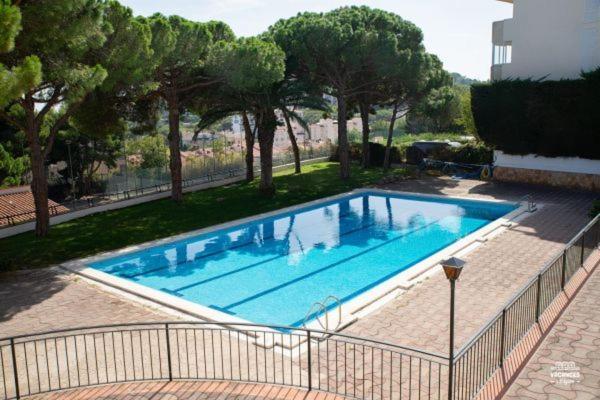 Tomas Apartamentos Sagaro Сан-Фаліу-да-Ґішулс Екстер'єр фото